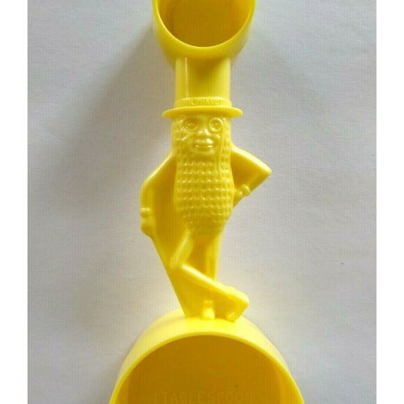 Mr Peanut Yellow Measuring Spoon Scoop 1950's Planters Peanuts Kitchenware - Picture 1 of 5